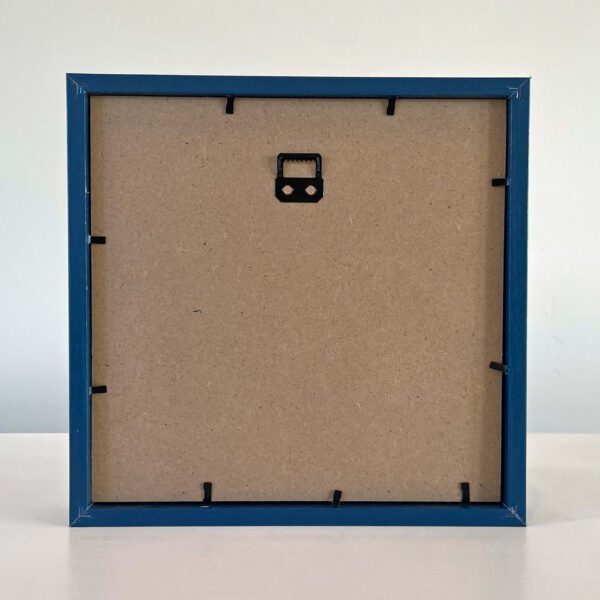 A blue frame with a blue button on it.